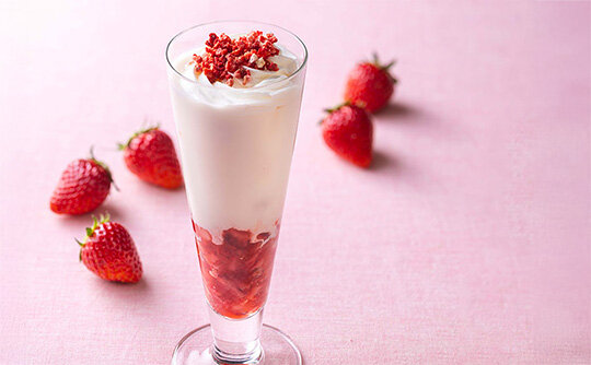 混ぜて楽しむ「いちごミルク」イメージ