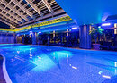 【夏季限定】 附带夜间游泳池使用的住宿方案“Stay with Night Blue Oasis”